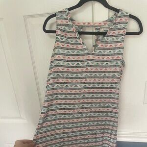 Light sleeveless patterned dress